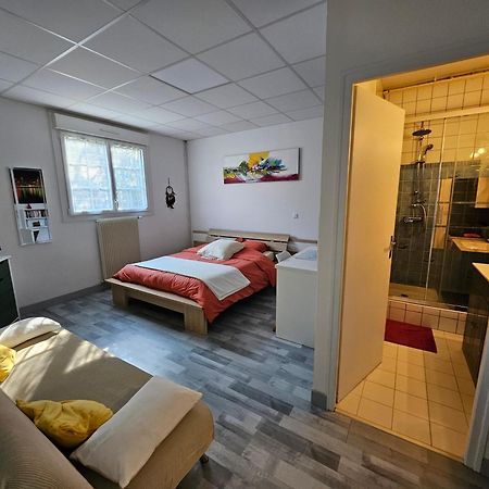 Logement Independant Chez L'Habitant Vouille  Luaran gambar